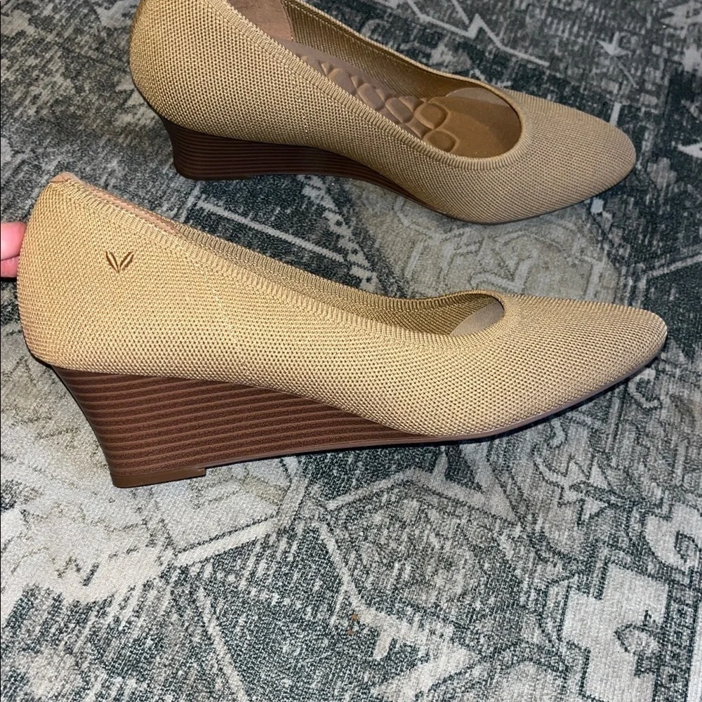 Vivaia womens Almond-Toe Wedge (Tamia Wedge Pro) size 43 US 11